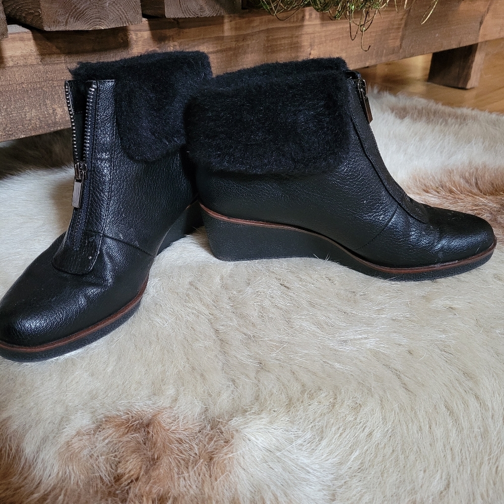 A2 black bootie